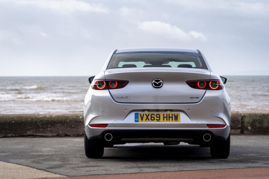  Mazda3 Skyactiv-X Sport Sedan (BP) 2019 года  (UK) (фото 27 из 42)